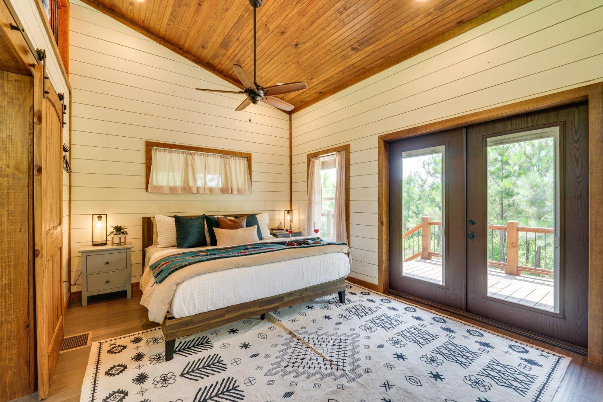 Tree-Lined Broken Bow Studio With Private Hot Tub! Exterior foto