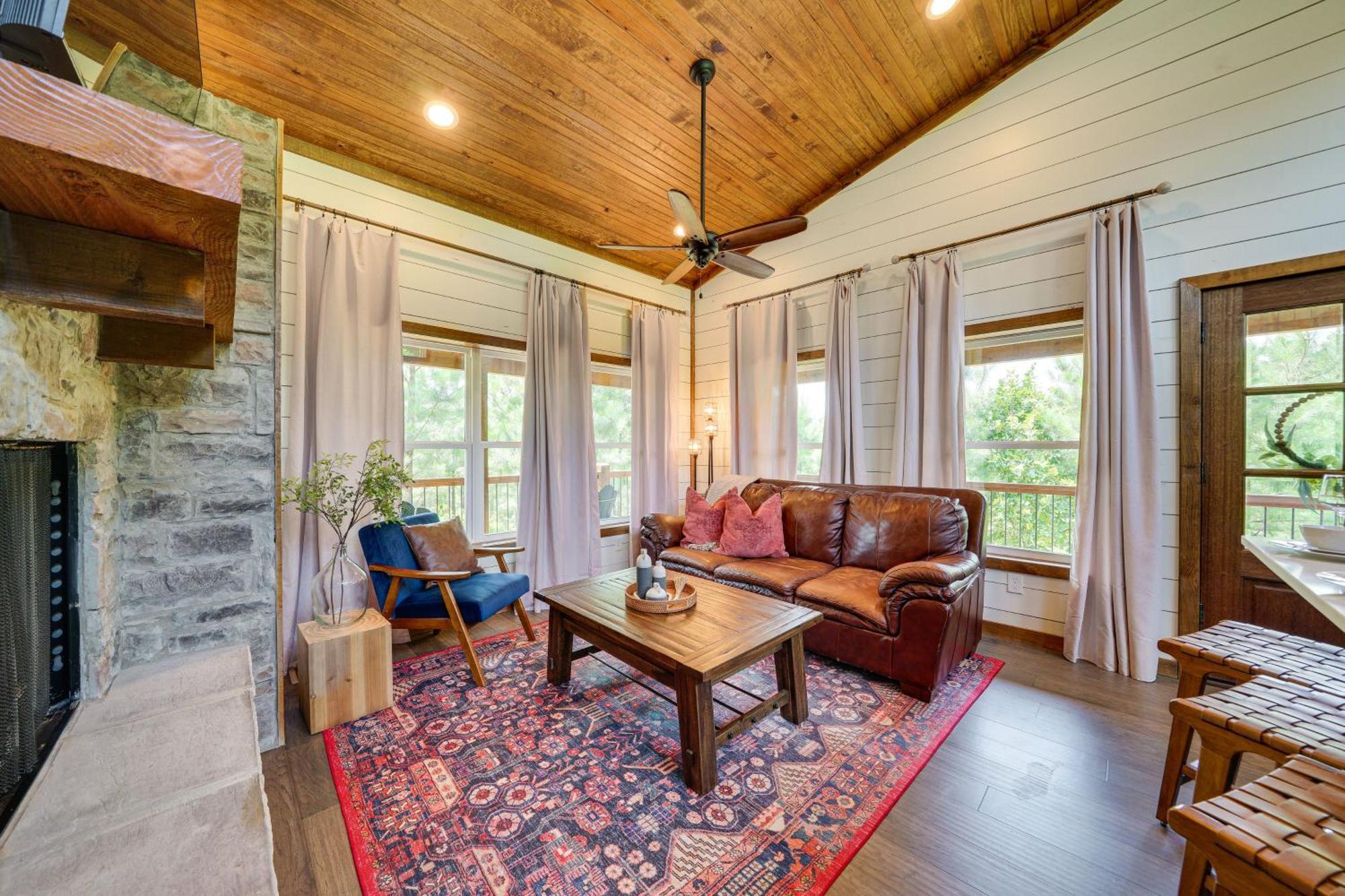 Tree-Lined Broken Bow Studio With Private Hot Tub! Exterior foto