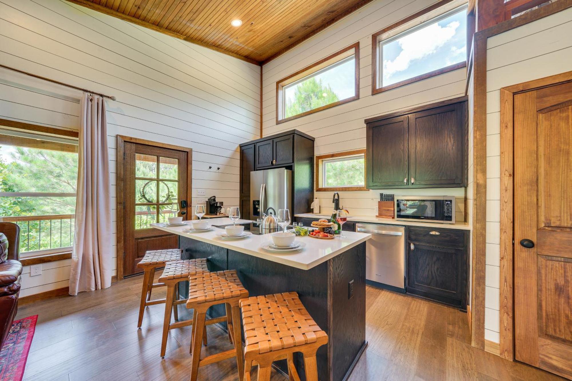 Tree-Lined Broken Bow Studio With Private Hot Tub! Exterior foto