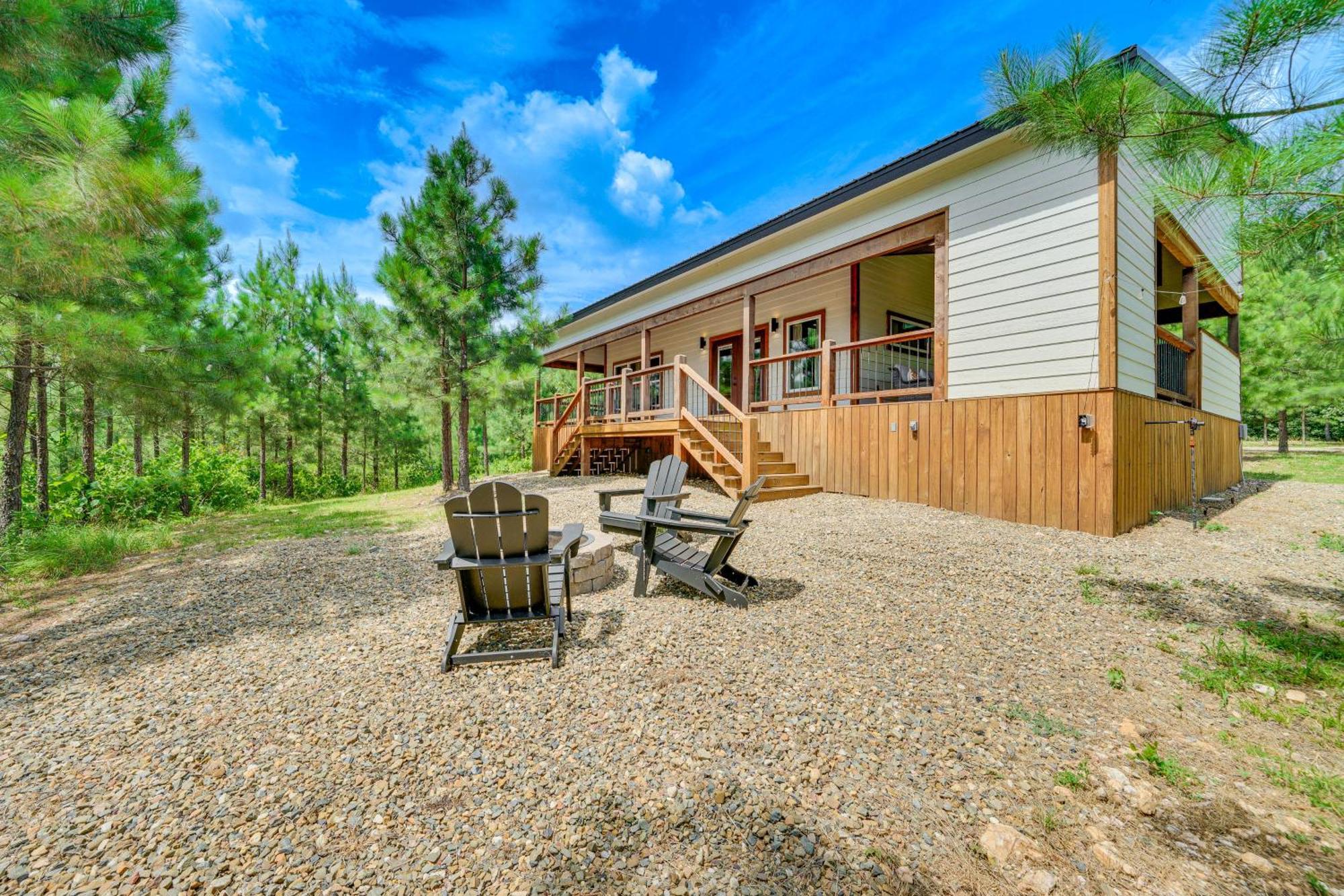 Tree-Lined Broken Bow Studio With Private Hot Tub! Exterior foto
