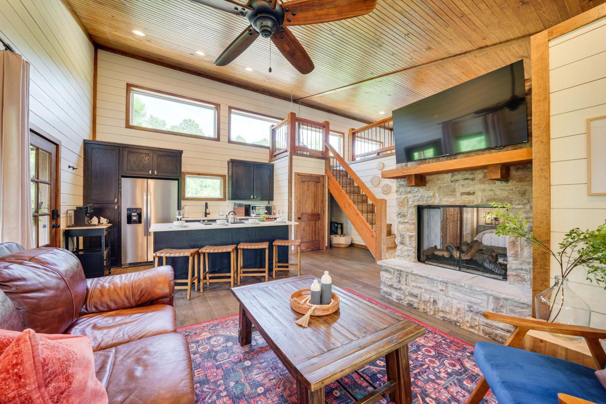 Tree-Lined Broken Bow Studio With Private Hot Tub! Exterior foto