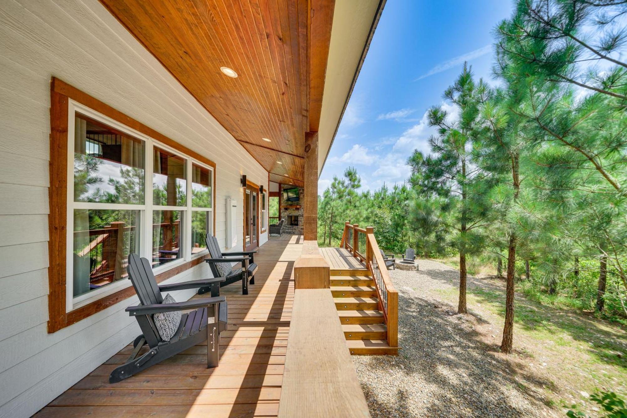 Tree-Lined Broken Bow Studio With Private Hot Tub! Exterior foto