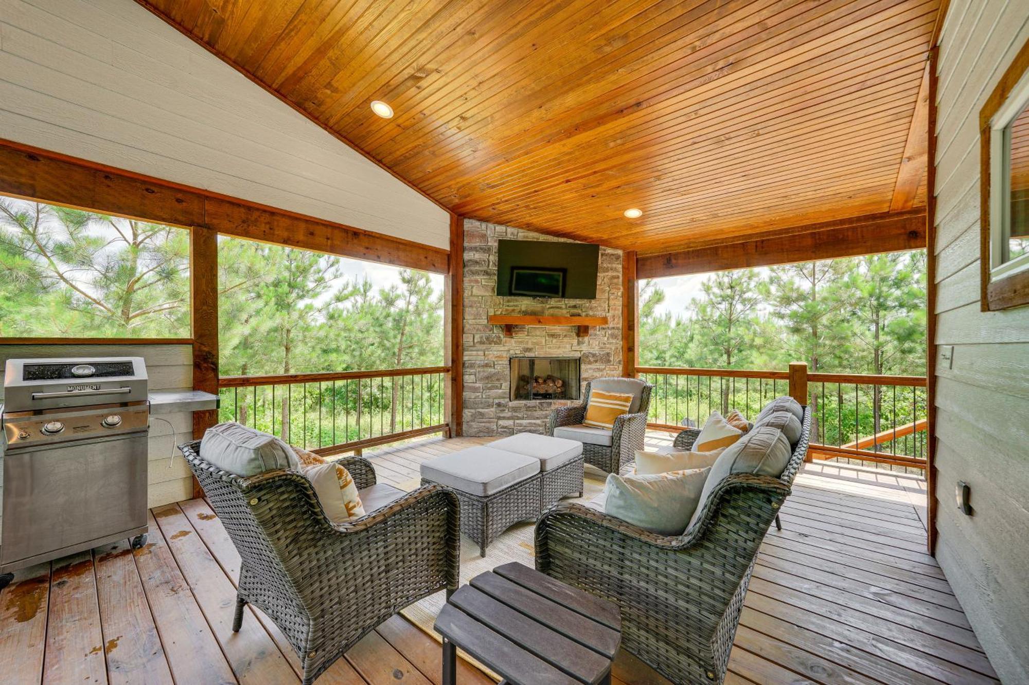 Tree-Lined Broken Bow Studio With Private Hot Tub! Exterior foto
